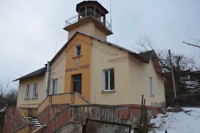 Стару луцьку рятувальну станцію демонтують для багатоповерхівки (фото)