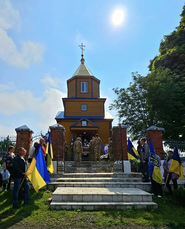 На Волині попрощалися із загиблим бійцем Дмитром Леховим (фото)