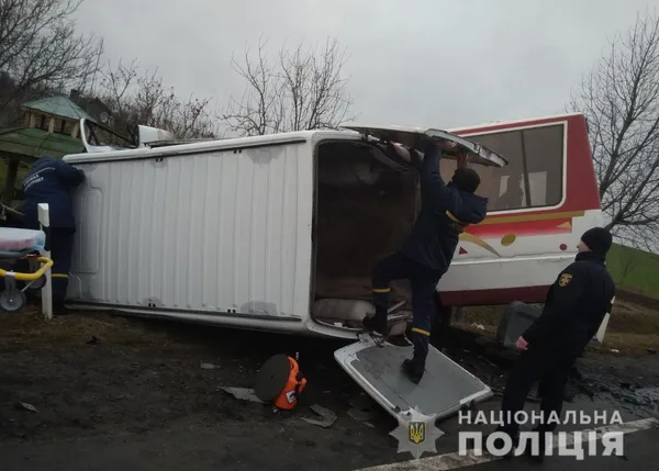 На Волині маршрутка зіткнулася з бусом: є постраждалі (відео)