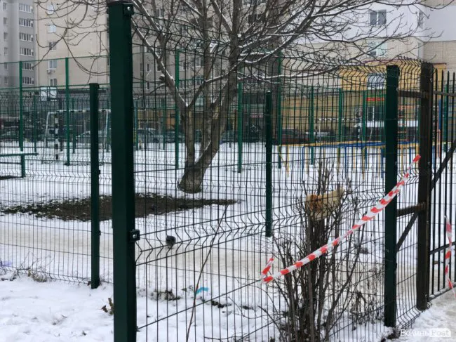 На Липинського у Луцьку загородили небезпечний прохід: чому люди протестують (фото)