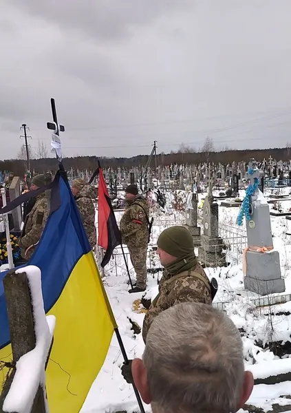 В Ківерцях в останню дорогу провели Ярослава Зінчука, який підірвався на міні в Ковельському районі (фото)