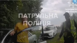 На трасі Ковель-Ягодин водій протаранив огорожу, а потім втікав від патрульних (відео)