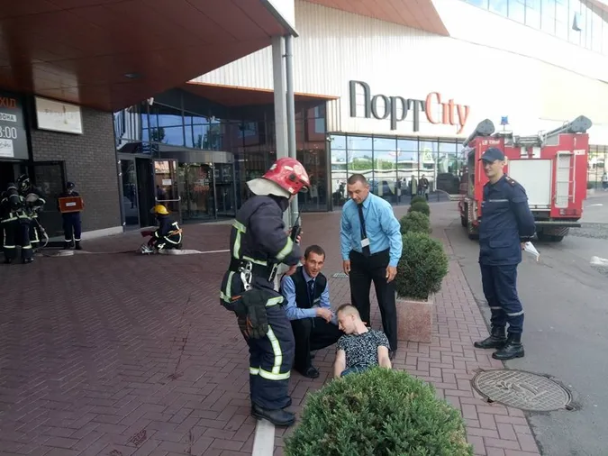У Луцьку «горить» ПортCity: евакуюють людей (фото, оновлено) 