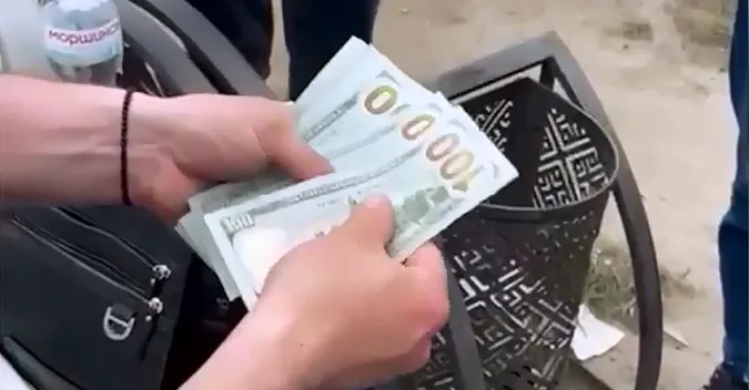 Майже як справжні: у Чернівцях викрили групу фальшивомонетників (відео)