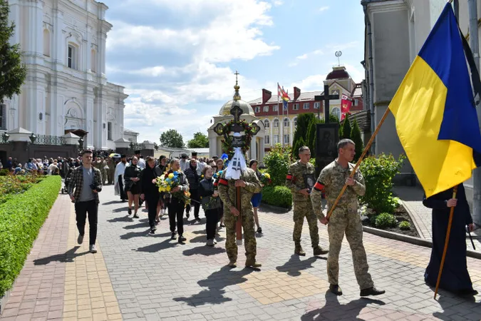 У Луцьку попрощалися із загиблим воїном Ігорем Козачуком (фото)