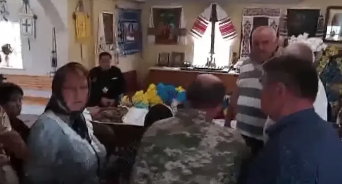 У Луцьку рідні загиблого воїна вийшли на мітинг: хочуть повторну експертизу тіла (відео)