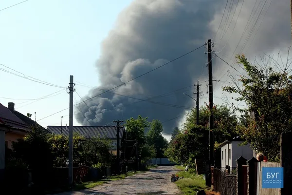 Повідомили деталі пожежі на швейній фабриці у Володимирі (фото)