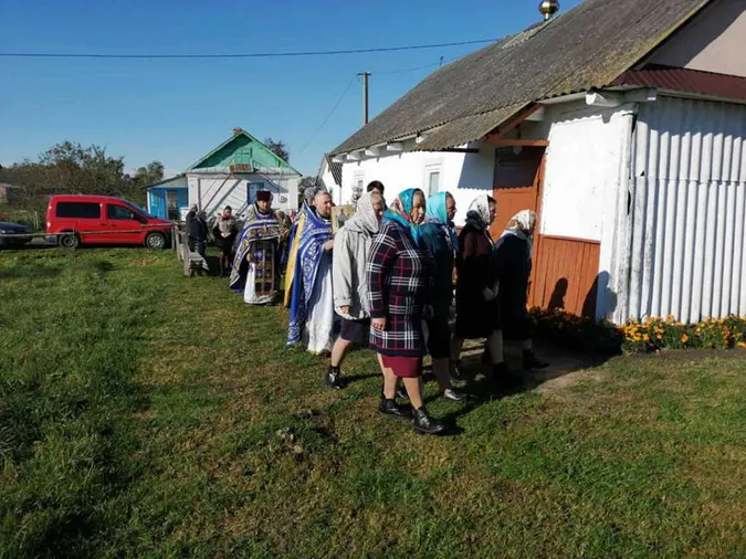 На Волині громада «московського патріархату» після «вигнання» облаштувала собі храм (фото)