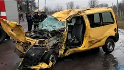 У Нововолинську автомобіль влетів у дерево: загинув священник (фото)