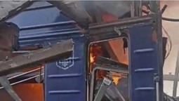 На Сумщині росія влучила по потягу на вокзалі, є поранені (відео)