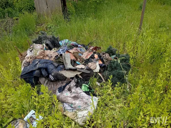 Руїна, холод і грибок: у місті на Волині занедбана квартира отруює життя сусідів (фото)