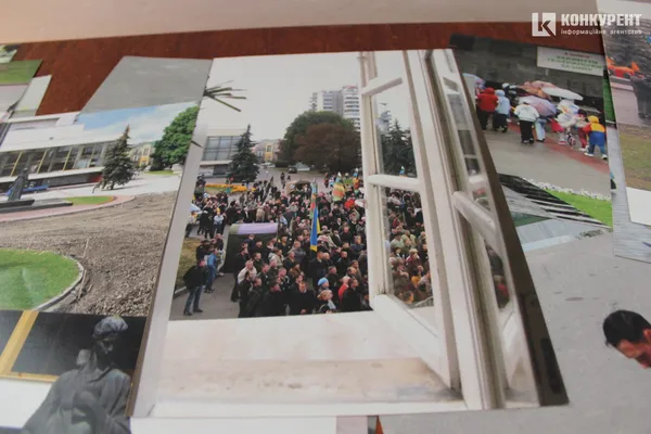 Луцька бібліотекарка 12 років фотографує місто з вікна (фото)