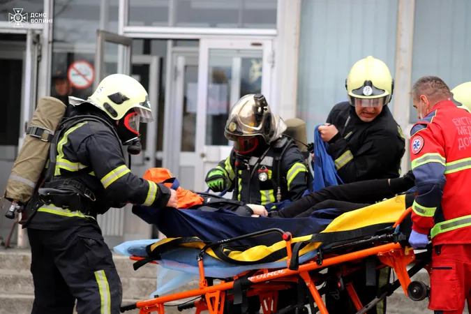 Рятувальники пояснили, чому евакуювали студентів з історичного у Луцьку (фото)