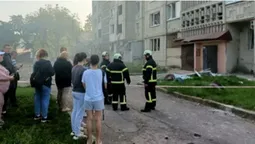 У Луцьку біля заводу «Мотор» триває демонтаж багатоповерхівки, яку атакувала росія (відео)