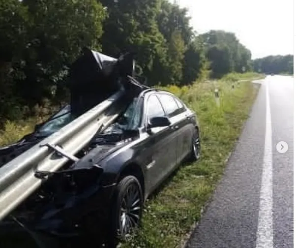 Поблизу Луцька автомобіль в'їхав у відбійник (ОНОВЛЕНО)