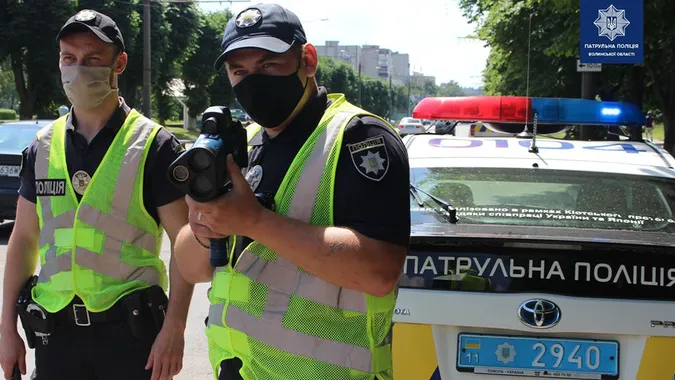 У Луцьку патрульні «полюють» на водіїв-шумахерів (фото)