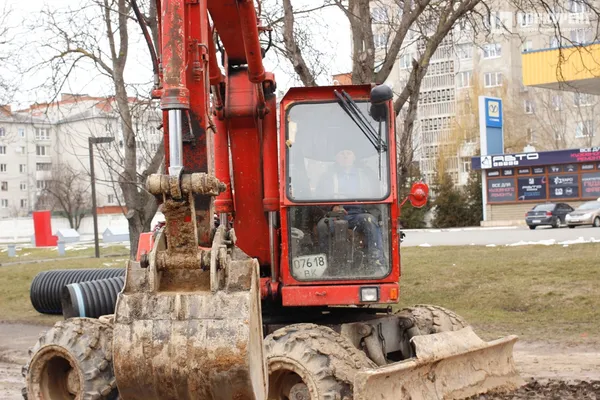 На Карпенка-Карого у Луцьку – велетенське провалля: коли його ліквідують (фото)
