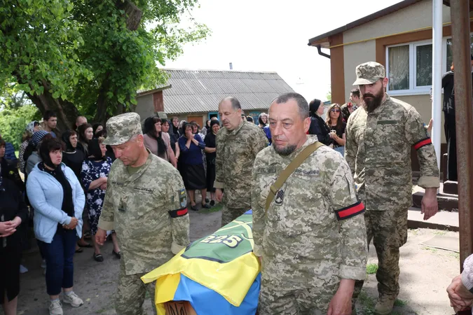 На Волині попрощалися із Захисником Віктором Миколайчуком (фото)