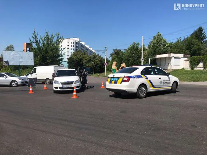 У Луцьку не розминулися мотоцикл і «шкода» – постраждав водій двоколісного (фото)