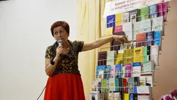 Одна з луцьких бібліотек поповнилася новими книгами від професорки (фото)
