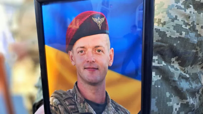 Останніми словами були «пізніше наберу»: Ковель прощався із загиблим воїном Віктором Лєньо (фото)