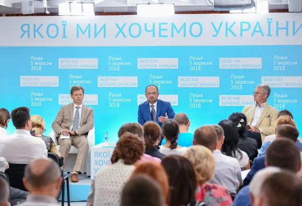 Відсіч корупції, розмова з Кремлем та сильна армія: про що говорив Роман Безсмертний у Луцьку (фото)