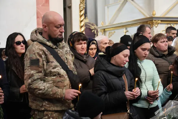 У Луцьку провели в останню дорогу двох Героїв, Євгенія Філяса та Тараса Медведчука (фото)