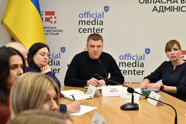 У Луцьку заступник начальника ОВА Шкітер зустрівся з матерями та дружинами військових (фото)