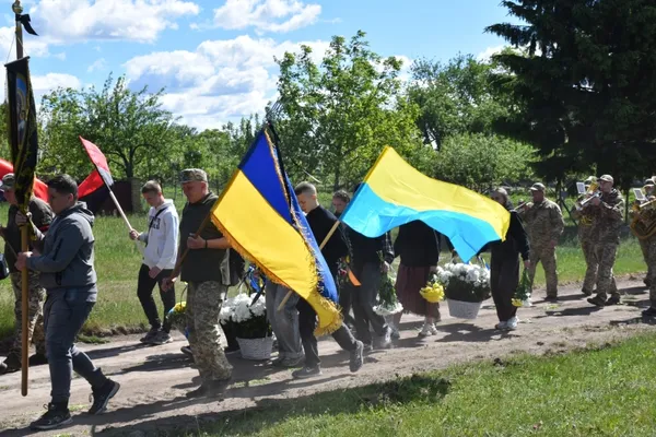 Вважався безвісти зниклим два роки: на Волині попрощалися з воїном Віктором Шоломом (фото)