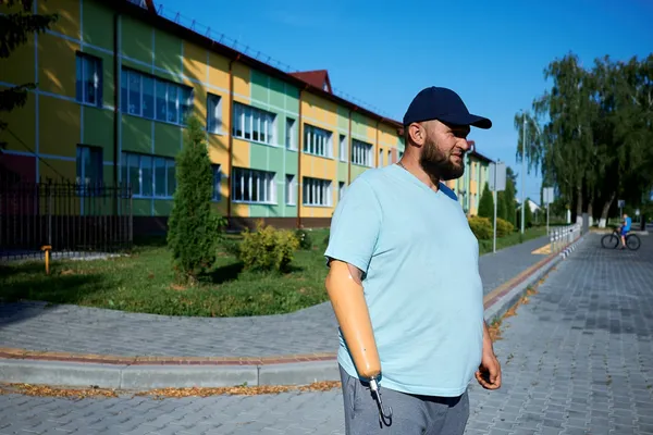 Ветеран з Підгайців, який втратив на війні дружину, вирощує троянди у пам'ять про неї (фото)