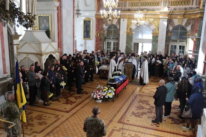 Загинув півтора року тому: у Луцьку попрощались з Героєм Богданом Щербачуком (фото)