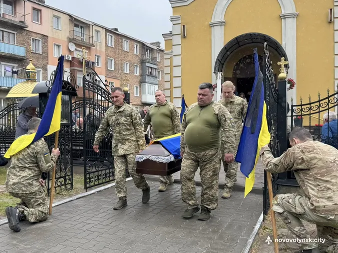 У Нововолинську попрощалися із полеглим Захисником Олександром Бєловим (фото)