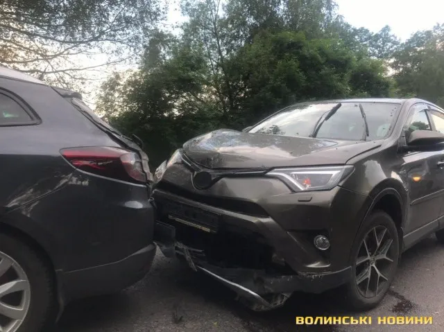 В районі Шацька утворився велетенський затор: сталася ДТП (ФОТО)