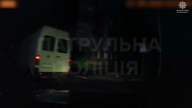 У Ковелі патрульні ганялися за бусом, який зачепив службове авто (відео)
