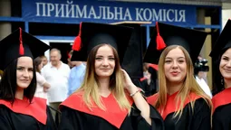 Випускникам-бакалаврам ЛНТУ почесно вручили дипломи (фото)