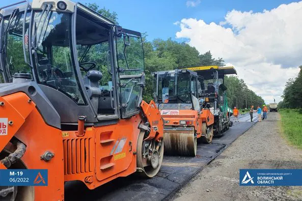 На Волині ліквідовують вибоїни на автошляху М-19 (фото)