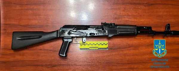 Судять херсонця, який продав волинянину три «калаша» (фото)