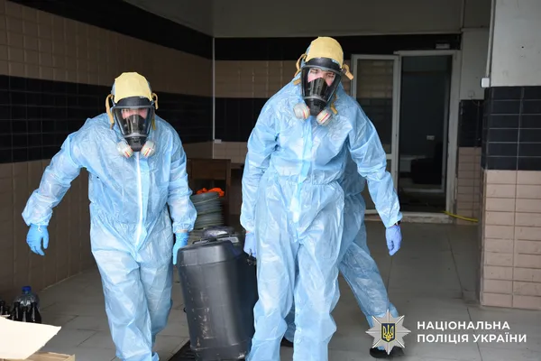 Одна із наймасштабніших спецоперацій: Нацполіція ліквідовує наркоосередки у 15 регіонах України (фото)