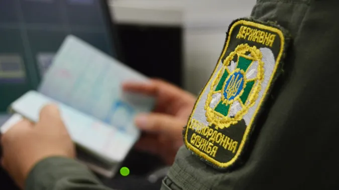 Чоловіки-студенти, які навчаються за кордоном, мають право на виїзд: деталі