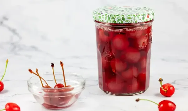 Картопляне пюре, «кіндери» та Skittles: 9 продуктів, які заборонені в інших країнах
