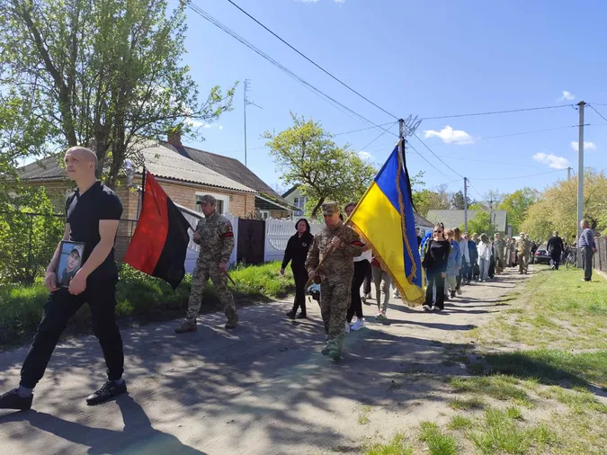 Дуже юний: у Луцькому районі попрощалися із воїном Юрієм Радчуком (фото)