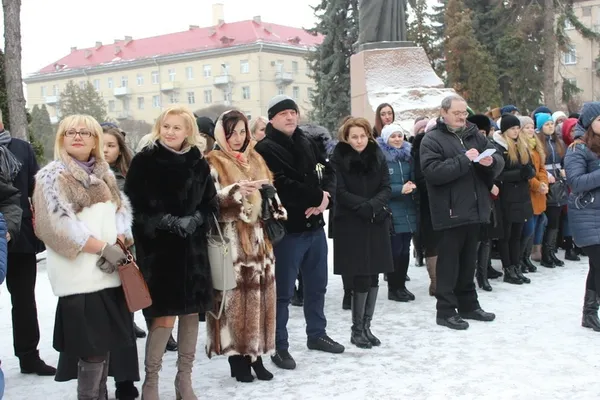 Біля луцького університету встановили Різдвяну шопку (фото)