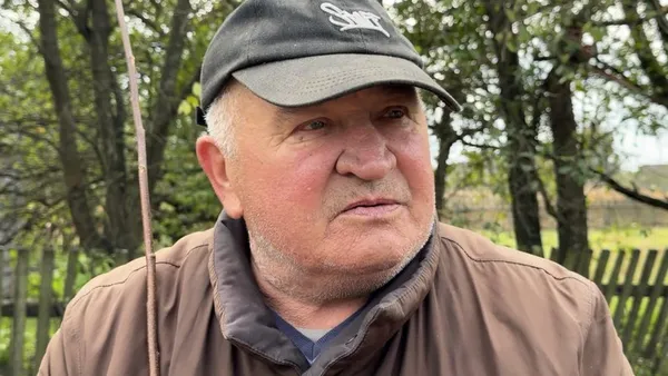 Будинок із дров та глини: волинянин сам звів екооселю, де живе уже три десятиліття (фото)