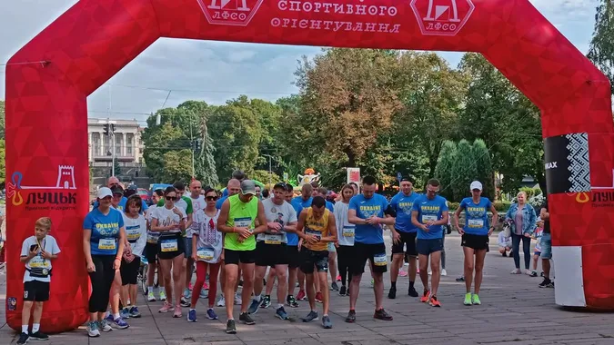 На підтримку ЗСУ: у Луцьку відбувся забіг у вишиванках (фото)
