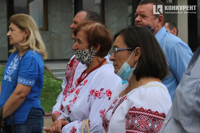 У Луцьку спортсменам з інвалідністю урочисто вручили мікроавтобус (фото)