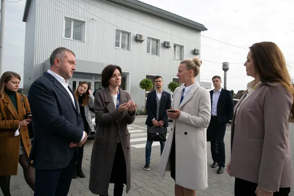Покровський зустрівся з працівниками West Auto Hub у Луцьку (фото)