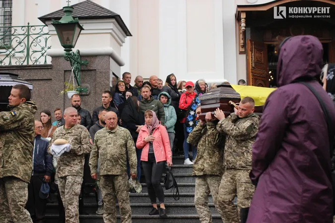 У Луцьку попрощалися із загиблими захисниками Ігорем Бохонюком і Романом Волошкіним (відео)