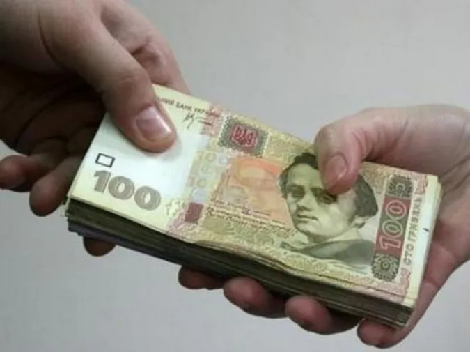 Двох лучан оштрафували за спробу підкупити поліцейських