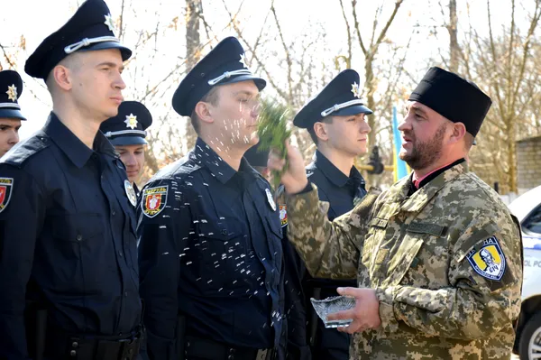 Нові патрульні поліцейські розповіли, як треба себе поводити на Пасху (фото)