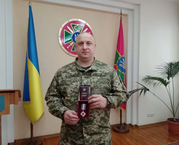 Попри поранення, прикрив побратимів: прикордонника з Волині нагородили орденом «За мужність» (фото)